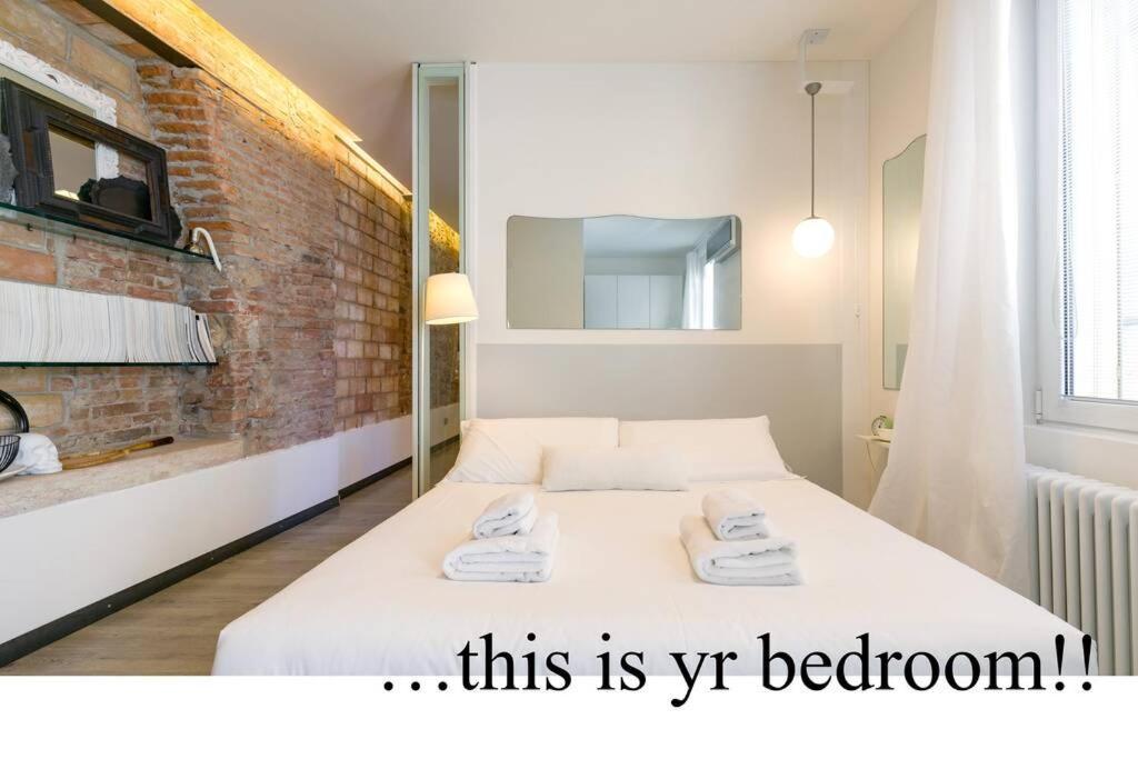 Punto Luce Home In Center Of Verona Bagian luar foto