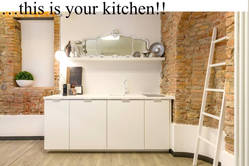 Punto Luce Home In Center Of Verona Bagian luar foto