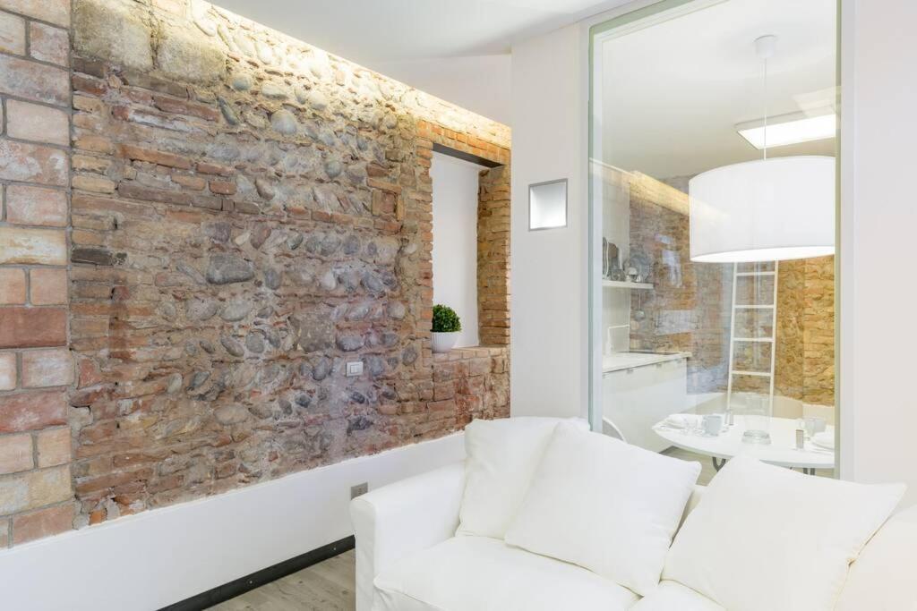 Punto Luce Home In Center Of Verona Bagian luar foto
