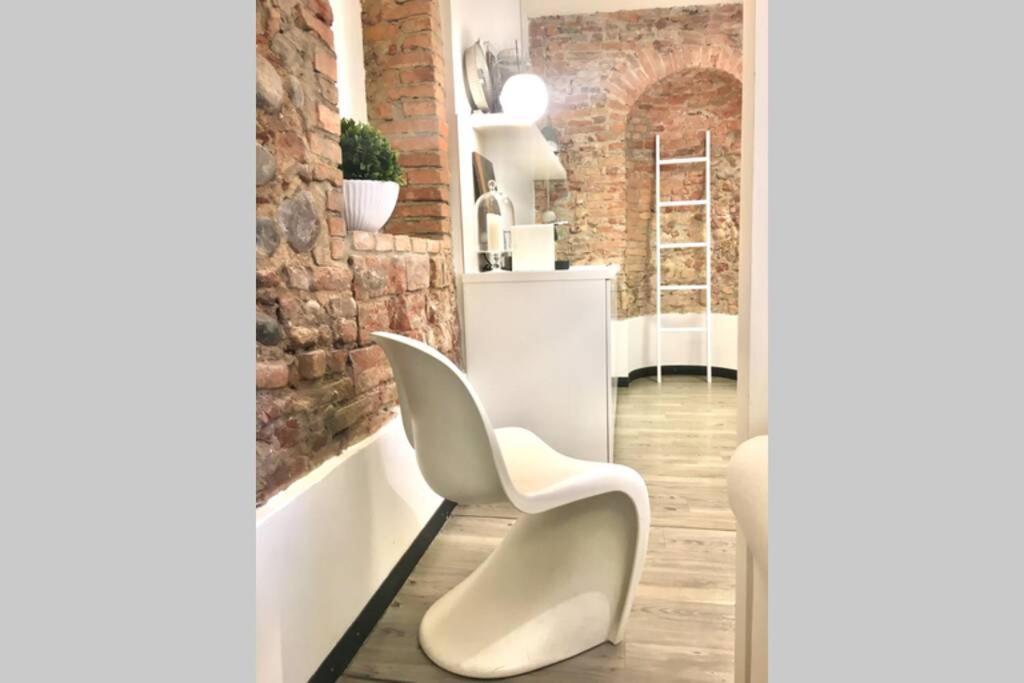 Punto Luce Home In Center Of Verona Bagian luar foto