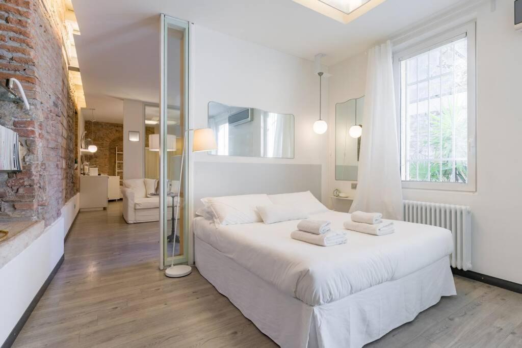 Punto Luce Home In Center Of Verona Bagian luar foto
