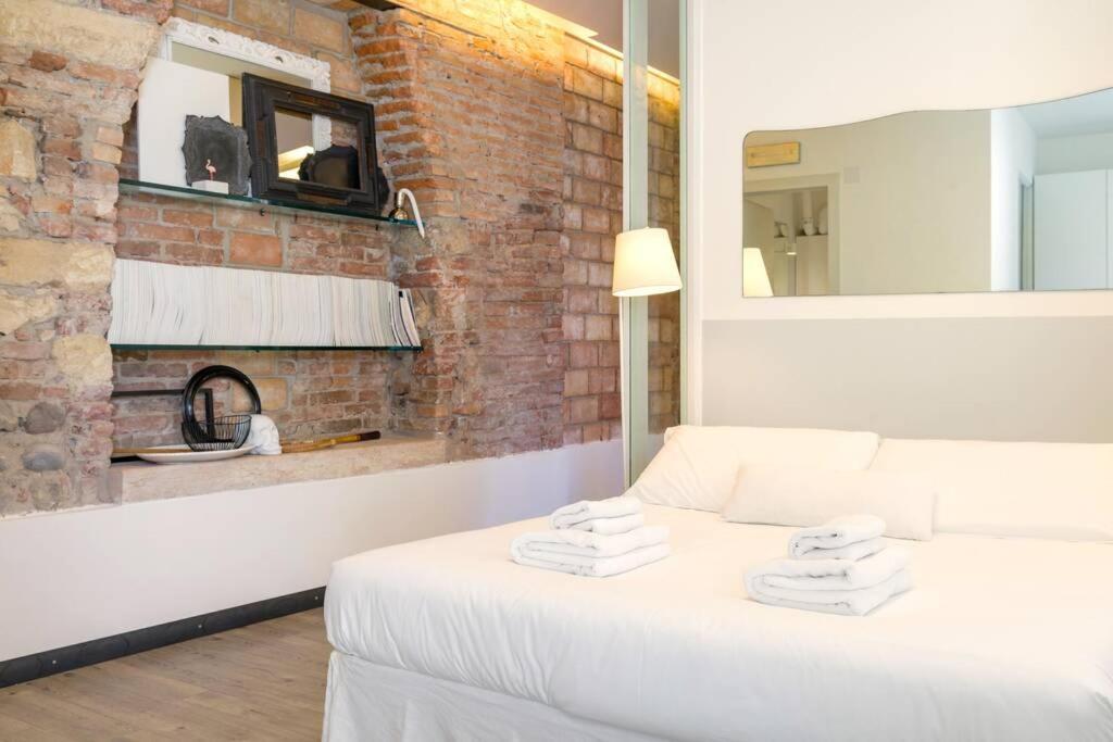 Punto Luce Home In Center Of Verona Bagian luar foto