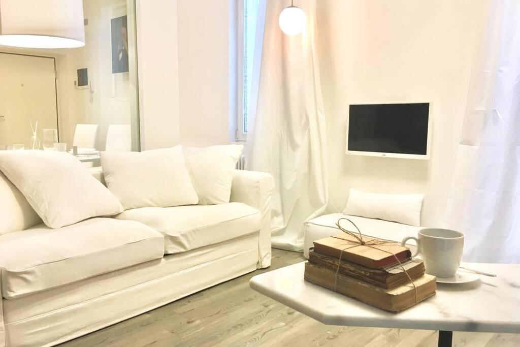 Punto Luce Home In Center Of Verona Bagian luar foto